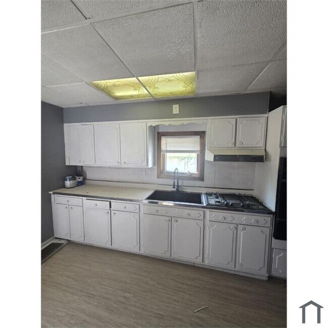 Building Photo - 13702 Rugby Rd