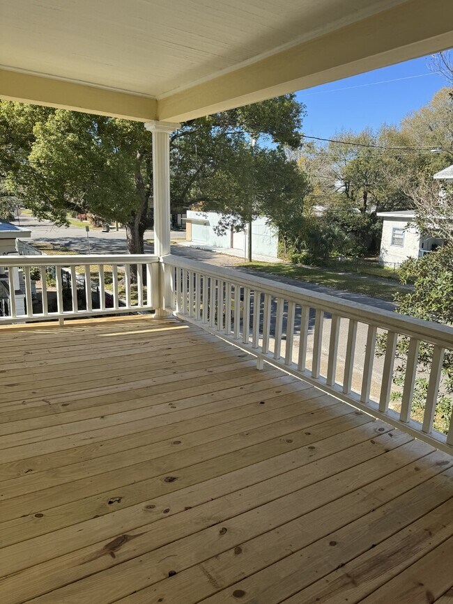 Building Photo - 4 bedroom 3 bath Springfield home with Off street parking