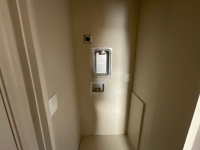 Building Photo - 2716 Carlton Way