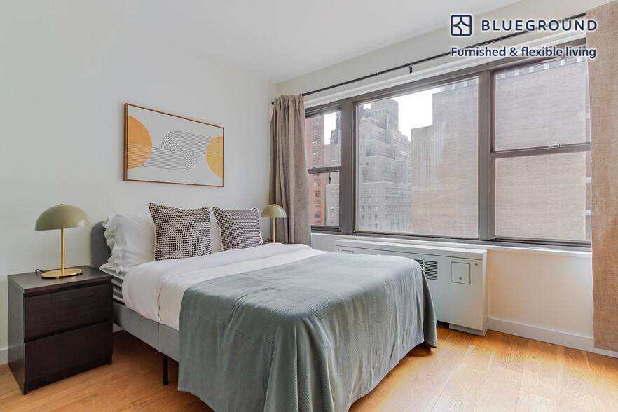 Building Photo - 279 E 44th St