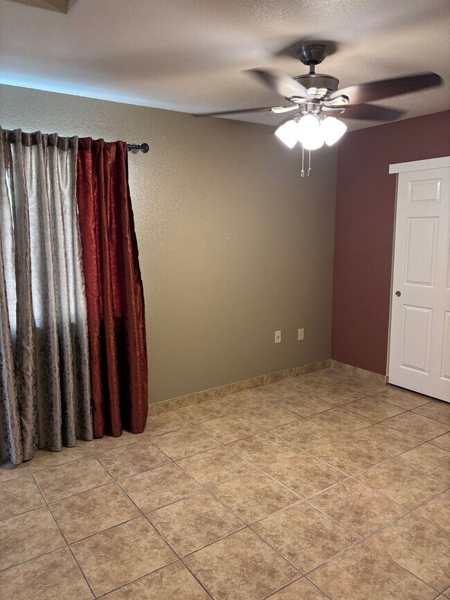 Building Photo - Single Family Home in Live Oak.
