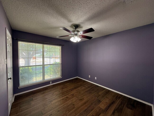 Building Photo - Gorgeous 3 bed/2bath home in Twin Oaks AVAILABLE NOW!