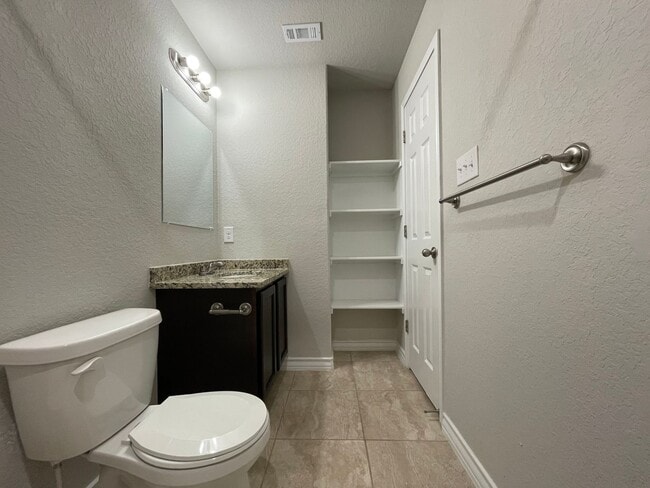 Building Photo - Townhome for rent