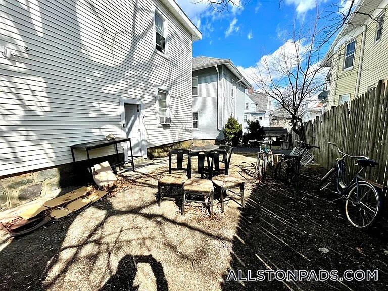 Building Photo - 84 Allston St