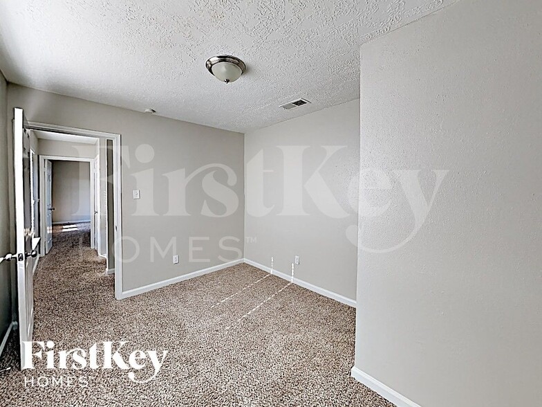 Building Photo - 2106 Hazyknoll Ln