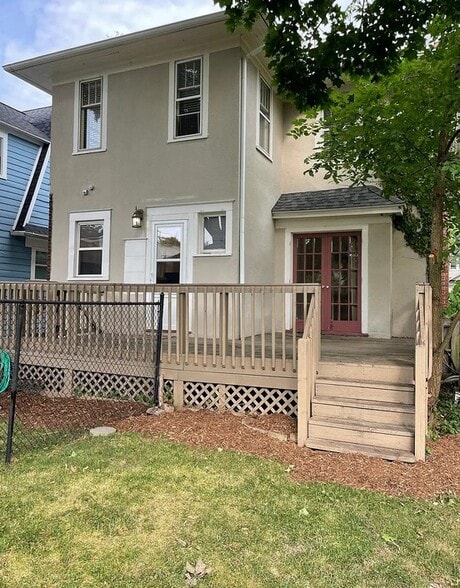 Building Photo - 704 Lovett Ave SE