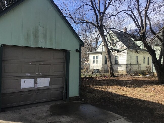 Building Photo - 4 bedroom Single Family