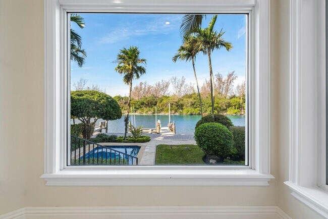 Building Photo - 549 NE 19th Ave