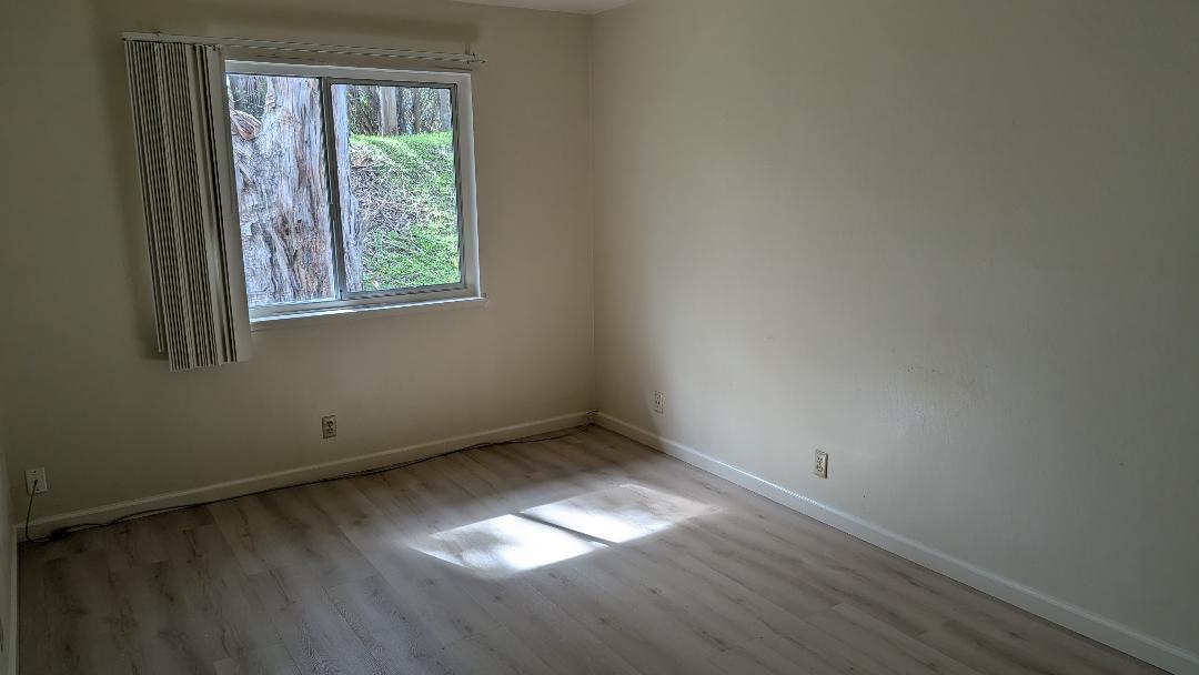 Bedroom 11'x11' - 141 Darby Pl