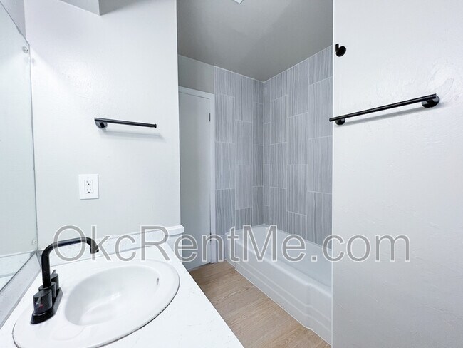 Building Photo - 1428 SW 62nd St