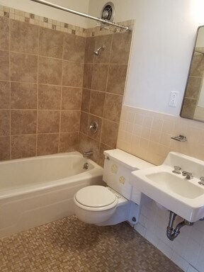 Building Photo - 2BR/1BA Apartment - East Campus - Short Di...