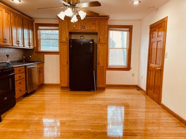 Primary Photo - 21 Ayer St