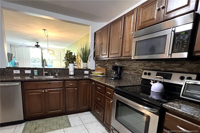 Building Photo - 9940 S Ocean Dr
