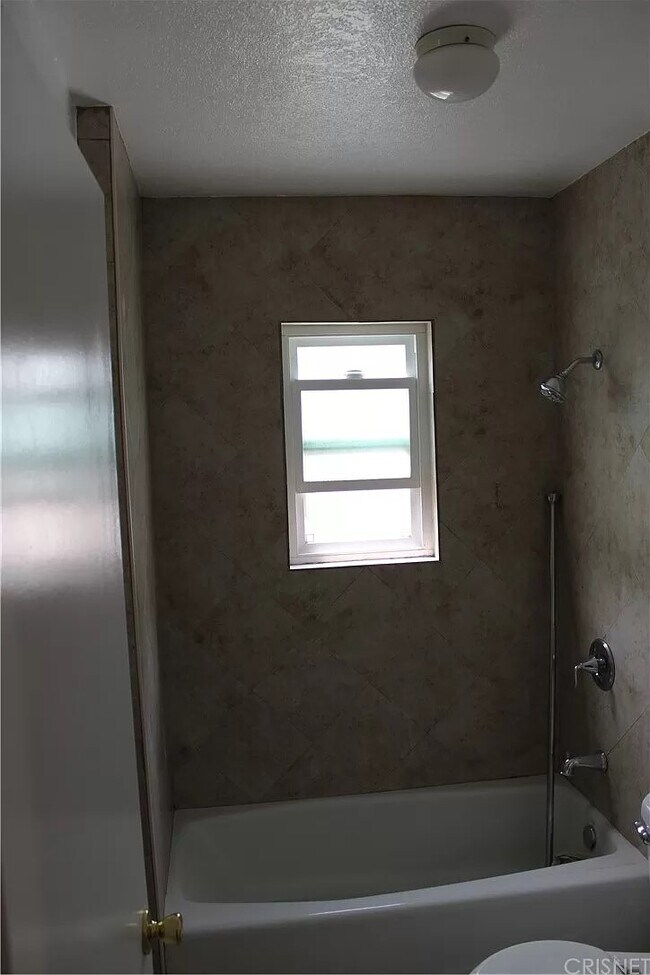 Building Photo - 706 Triana Pl