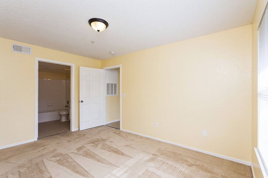 Building Photo - 2208 Antigua Pl