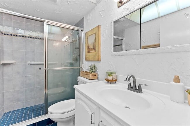 Building Photo - 3015 N Palm Aire Dr