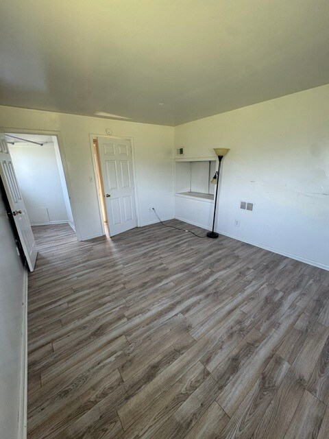 Building Photo - 270 Stone Rd