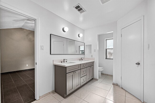 Building Photo - 10315 Goodrum Rd