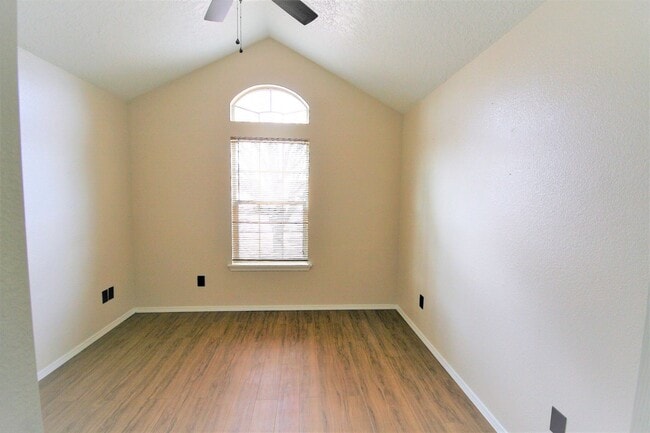 Building Photo - 105 Limestone