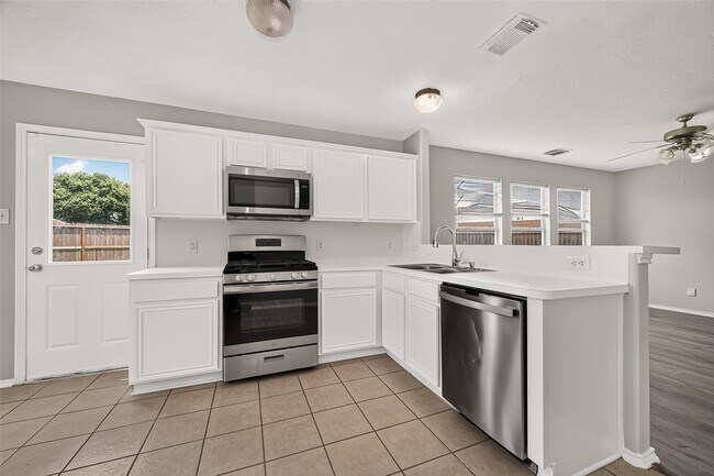 Building Photo - 19451 Nasworthy Dr