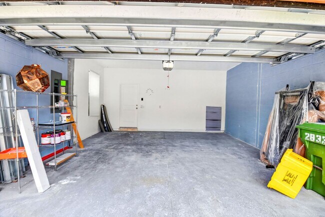 Building Photo - 2833 Troubadour St