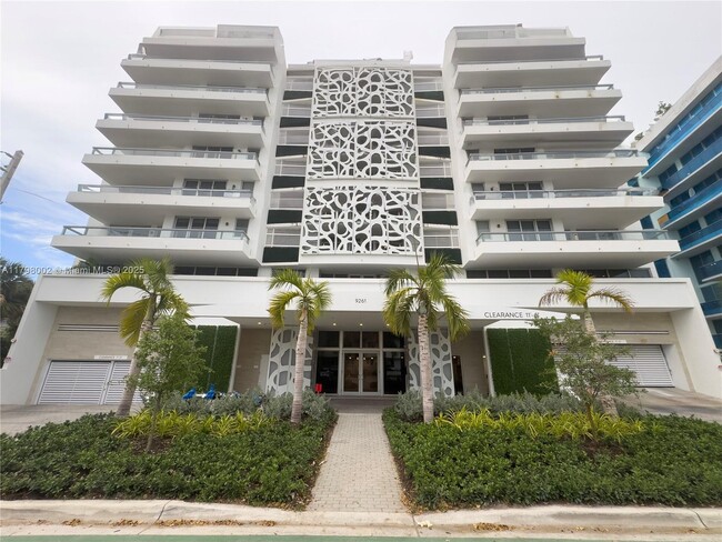 Primary Photo - 9261 E Bay Harbor Dr
