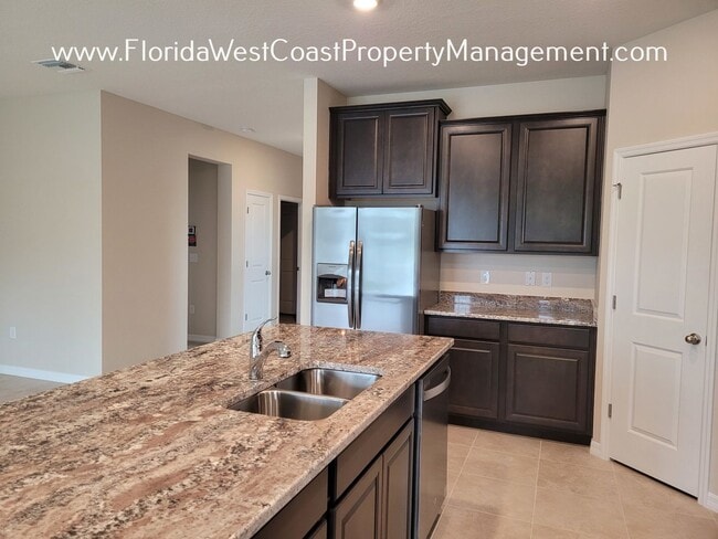 Building Photo - 16465 Woodside Gln