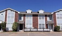 Building Photo - 2 BED 1.5 BATH TOWNHOUSE -WARR ACRES