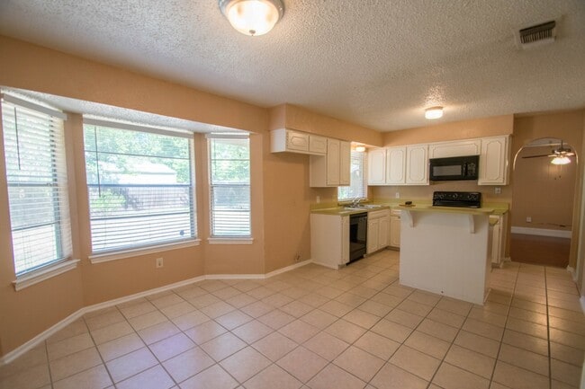 Building Photo - Charmer in Arlington