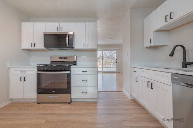 Building Photo - 8170 Northway Dr