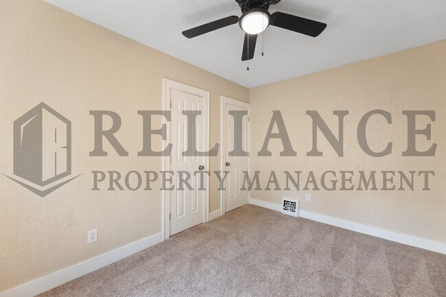 Building Photo - 221 N Walnut St