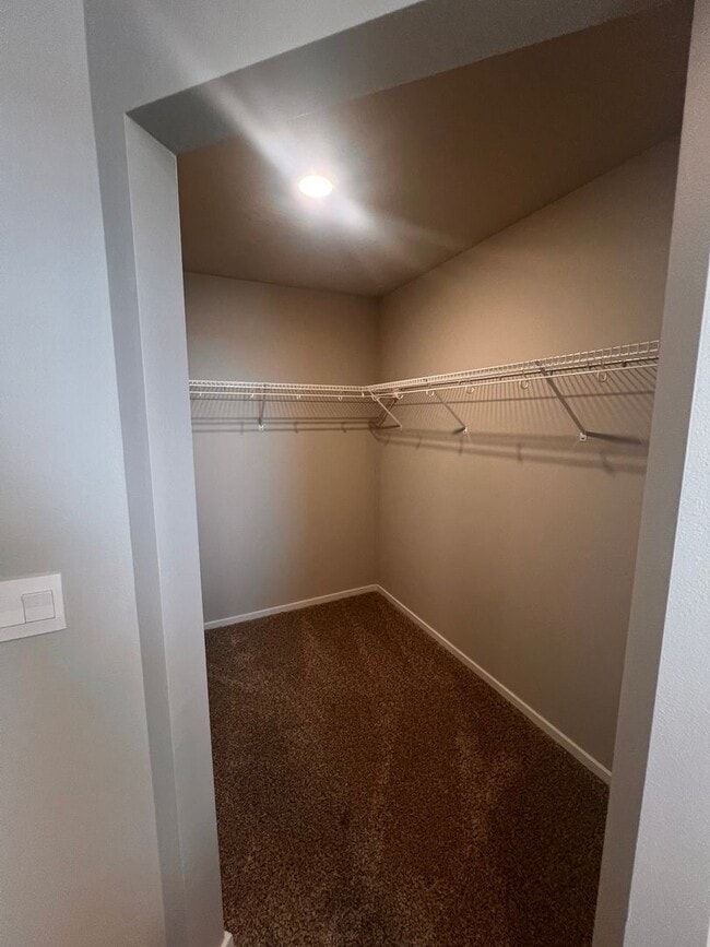 Building Photo - NEW LISTING!! Beautiful New 4 bed/2.5 bath + Loft in an ideal location