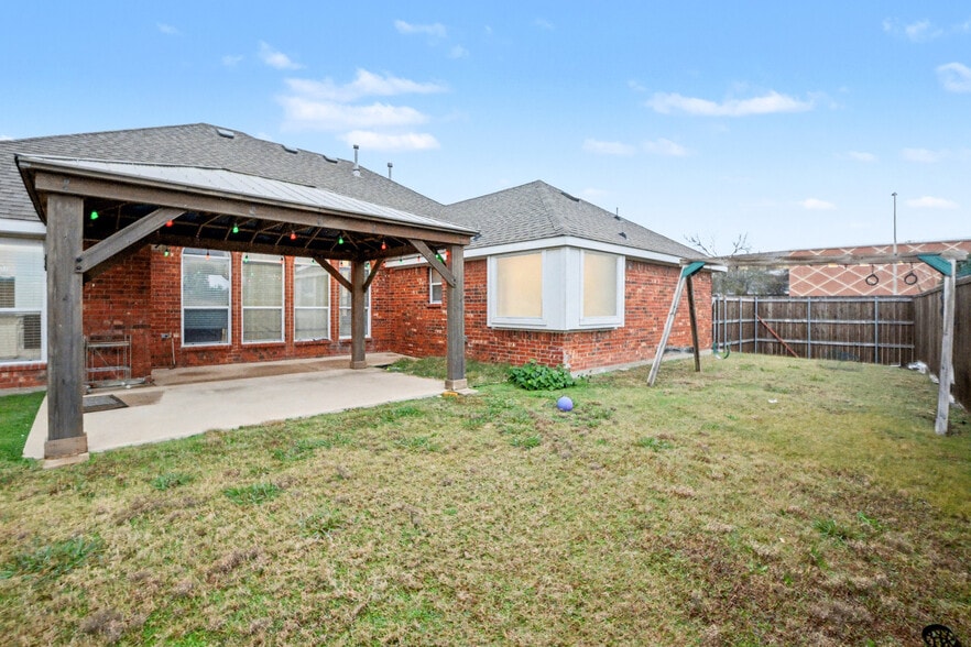 Building Photo - 5474 Golfside Dr