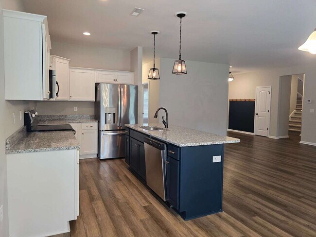 Building Photo - Beautiful 3-Bedroom Home with Bonus Room, Modern Finishes & a Huge Fenced Backyard