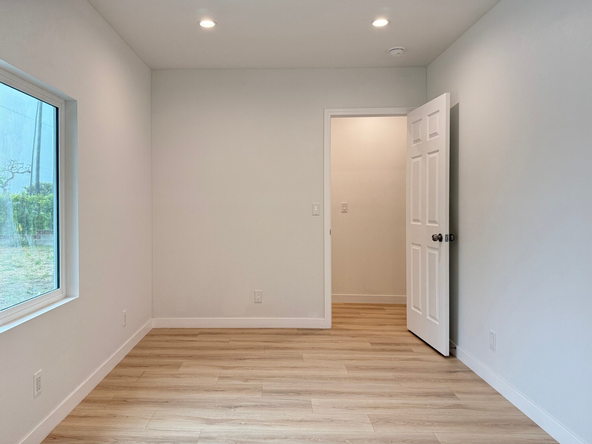 Building Photo - 1219 N Azusa Ave