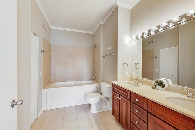 Building Photo - 1200 W Monroe St