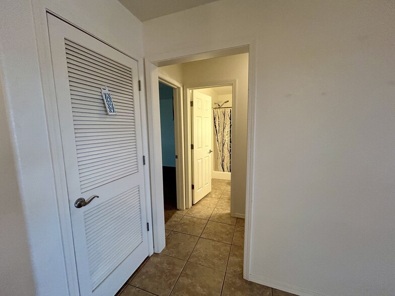 Building Photo - 63030 E 285 Ct
