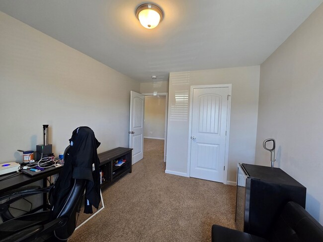 Building Photo - 3817 Moseley Dr