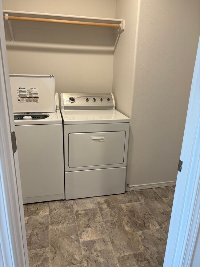 Building Photo - 1/2 Off Deposit!! 3 Bed Home for Rent!