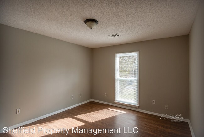 Building Photo - 3 br, 1.5 bath House - 161 Lee Rd 207