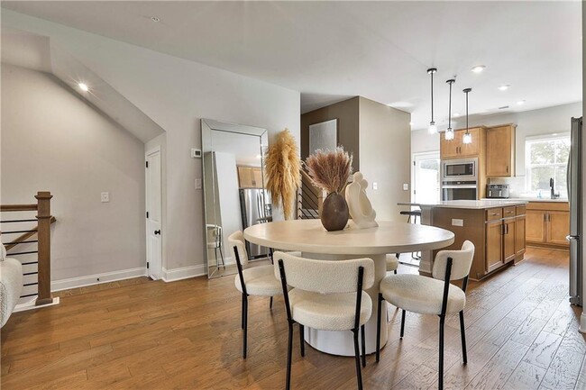 Building Photo - 2549 Astaire Ct NW