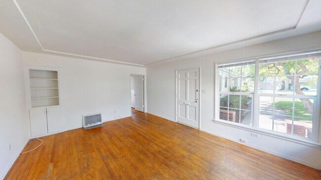 Interior Photo - 630 Brent Ave