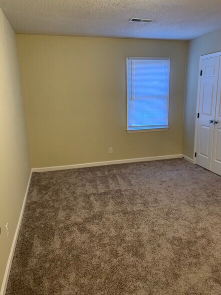 Building Photo - 133 Columbine Dr. Unit # 113