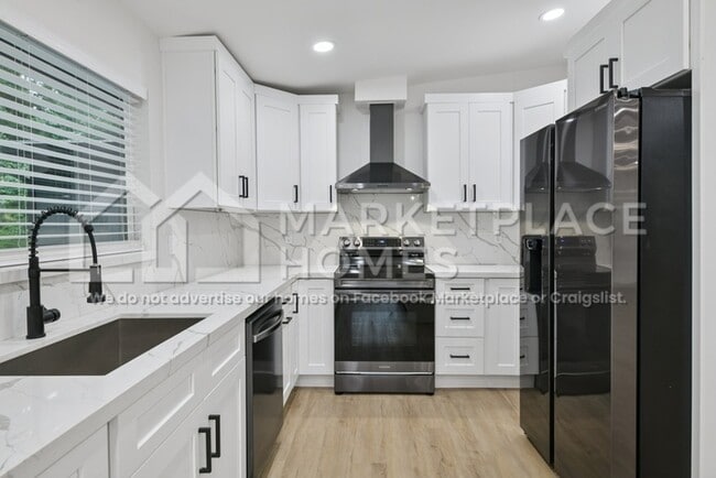 Building Photo - 2032 N Castle Way