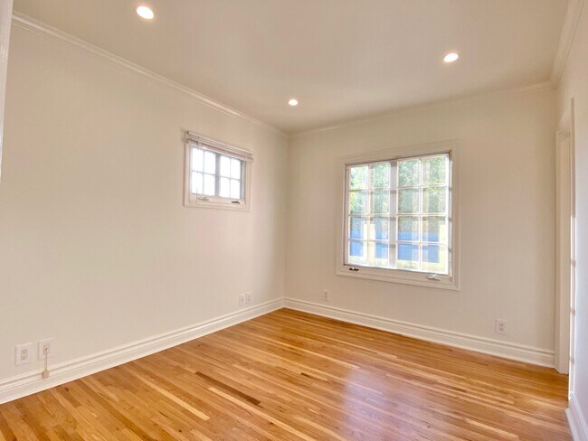 Building Photo - 9016 1/2 Rangely Ave