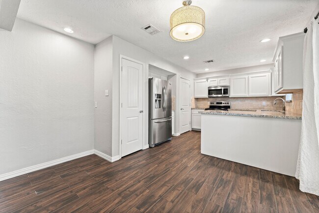 Building Photo - 12730 Lake Conroe Hills Dr