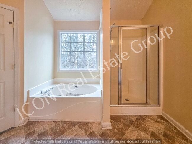 Building Photo - 4/2.5 home in a swim/tennis community