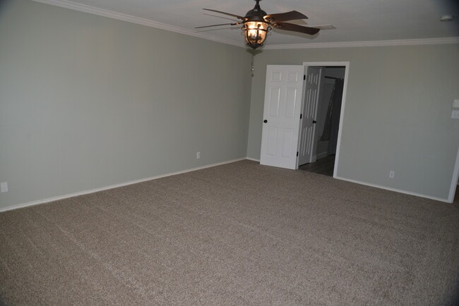 Building Photo - 11715 Oakwood Rdg