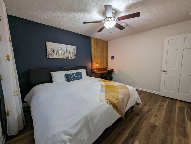 Building Photo - 1303 Colony Dr