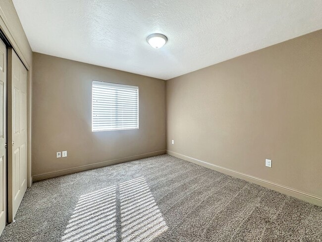 Building Photo - 2549 Traditions Dr